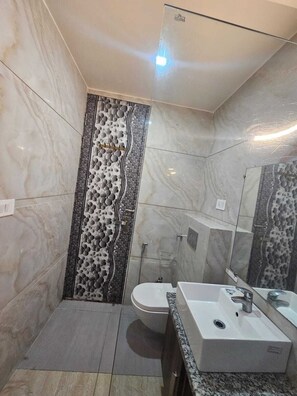 Bañera, bañera con aguas termales, artículos de tocador de diseñador