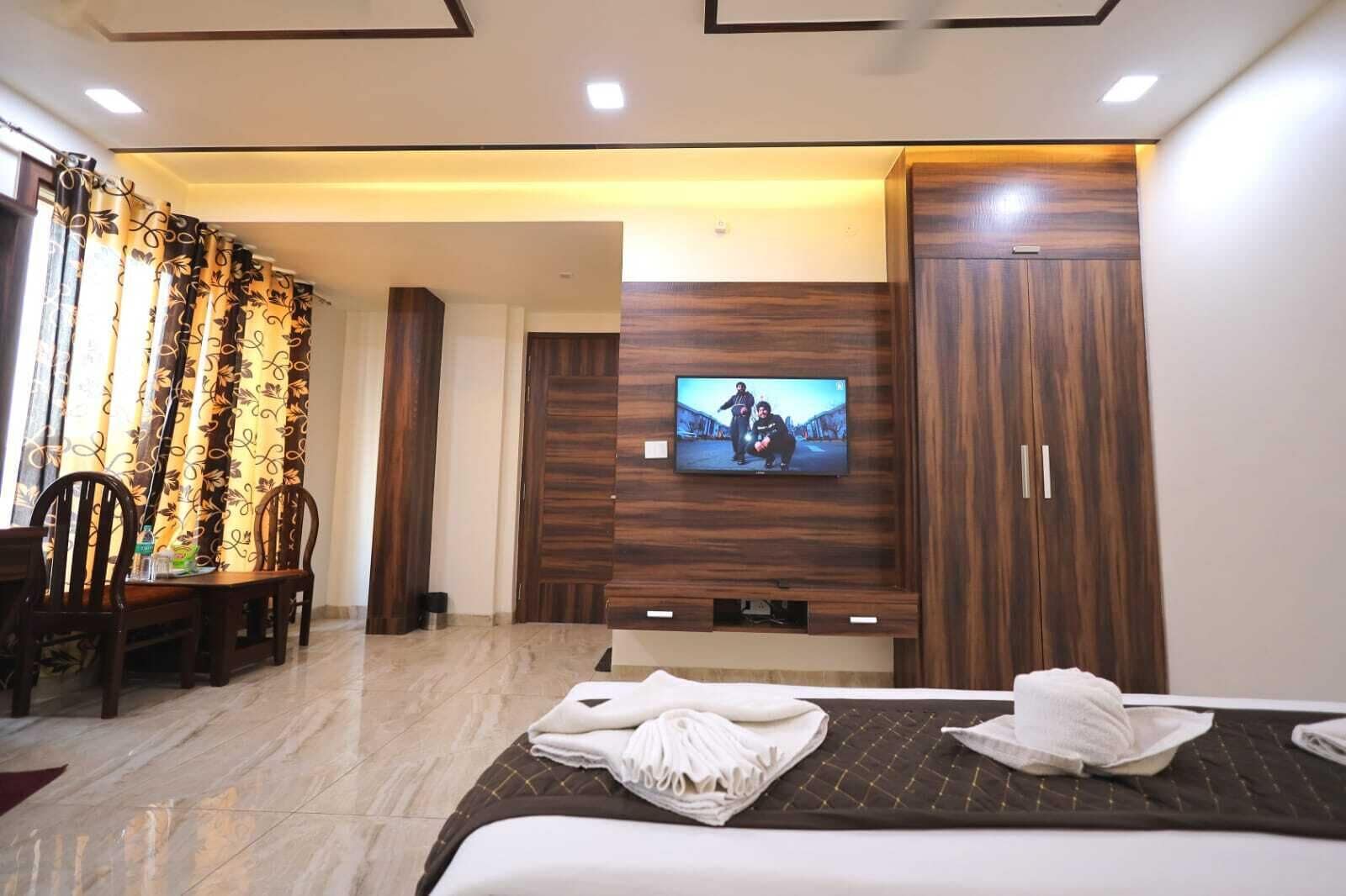 Deluxe Room, 1 Double Bed | Desk, laptop workspace, free WiFi, bed sheets