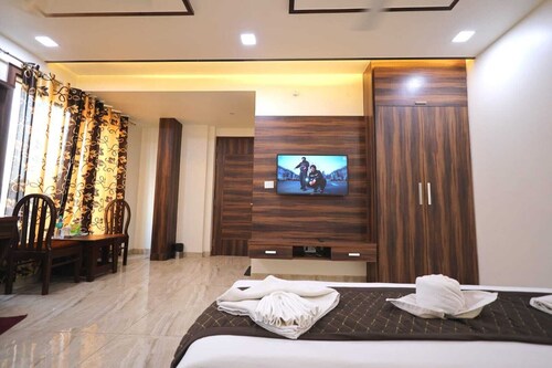 The Crown Hotel