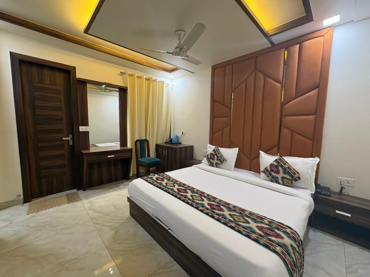 Deluxe Room, 1 Double Bed | Desk, laptop workspace, free WiFi, bed sheets