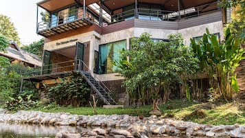 Family Villa | 3 bedrooms, desk, soundproofing, free WiFi