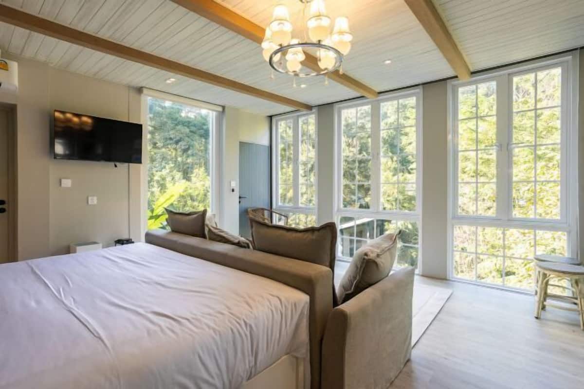 3 bedrooms, desk, soundproofing, free WiFi