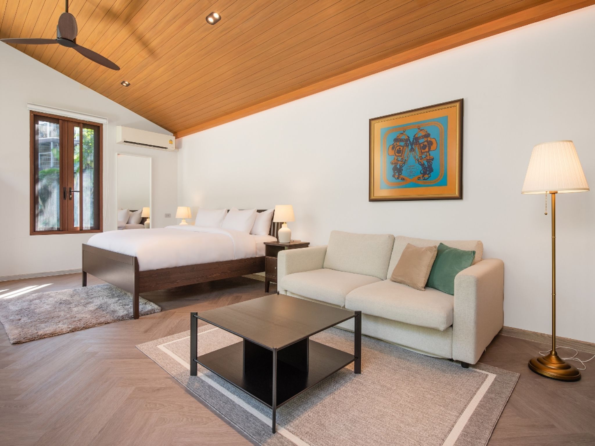 Signature Room | Desk, soundproofing, free WiFi, bed sheets