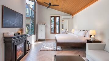 Signature Room | 3 bedrooms, desk, soundproofing, free WiFi