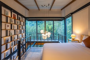 Escritorio, sistema de insonorización, wifi gratis y ropa de cama 