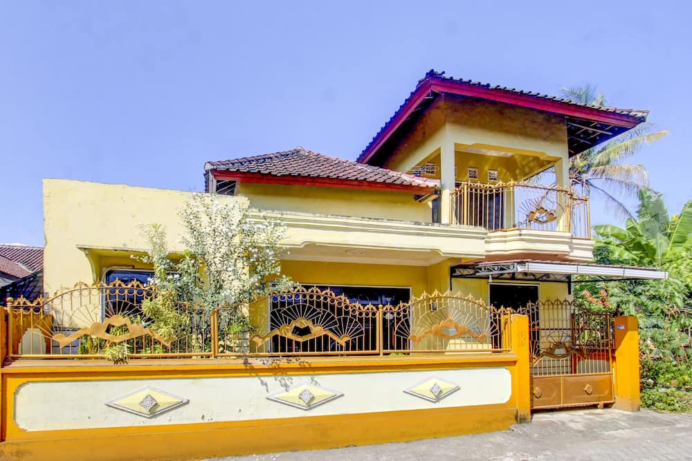 OYO Life 92846 Kost Putra Griya Eka
