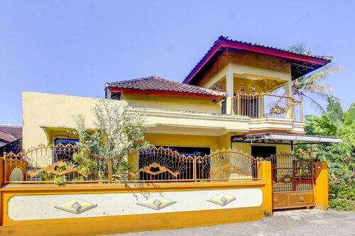 OYO Life 92846 Kost Putra Griya Eka