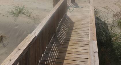 EXQUISITE OCEAN FRONT house, Heated Pool, Elevator, Pet friendly, Sleeps 18