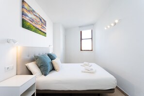Een strijkplank/strijkijzer, gratis wifi, beddengoed