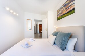 Iron/ironing board, free WiFi, bed sheets