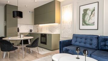 Comfort Apartment | Private kitchenette | Fridge, microwave, oven, stovetop