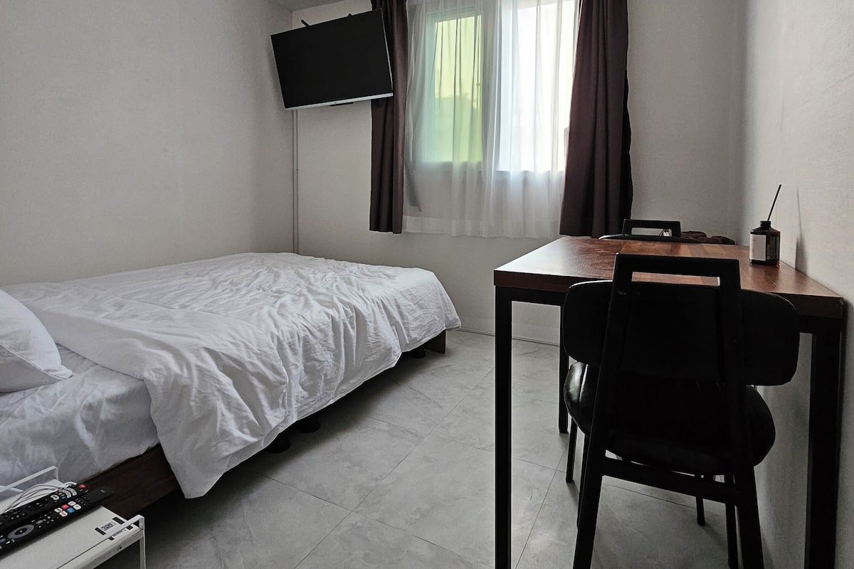 Sängtillbehör av högsta kvalitet, skrivbord och arbetsyta för laptop