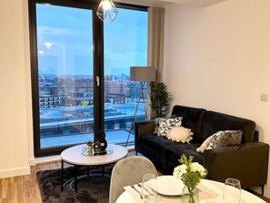 Smart TV, stereo - Penthouse Flat in Manchester
(Stretford)