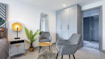 Apartment | 4 bedrooms, free WiFi, bed sheets