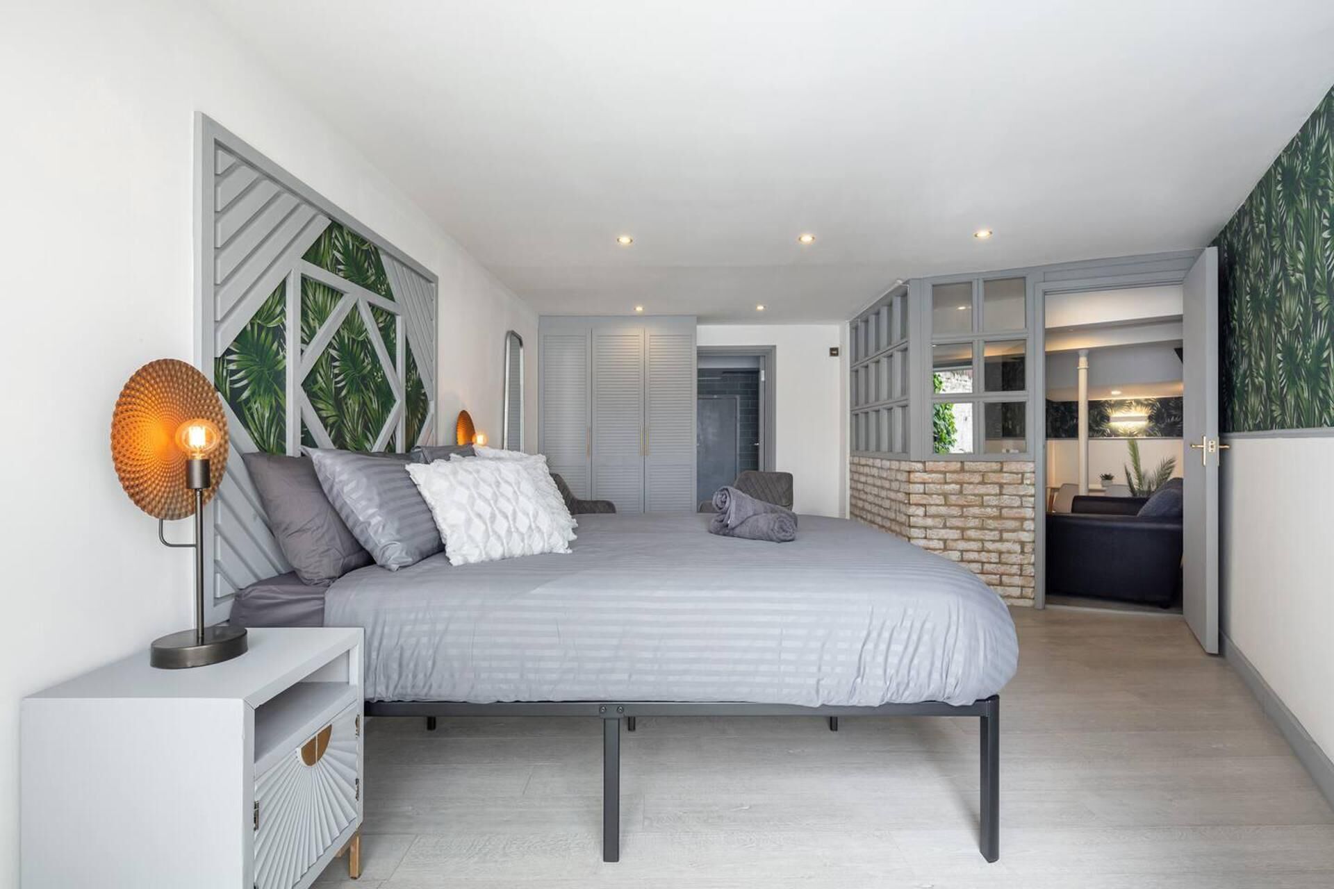 公寓 | 4 間臥室、免費無線上網、床單