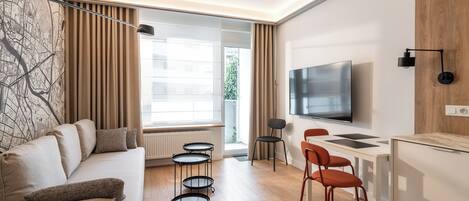 ملاءات للفراش لا تسبب الحساسية ومكواة/لوح كي وواي فاي مجانًا