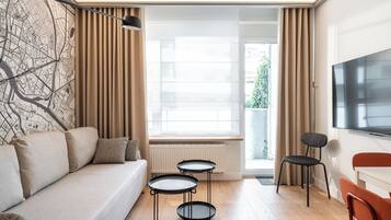 Apartment | Hypo-allergenic bedding, iron/ironing board, free WiFi