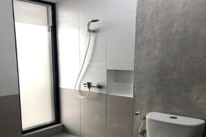 Standard Double Room | Bathroom | Shower, rainfall showerhead, towels - OYO Life 92770 Cozy Puri 22 (Jakarta)