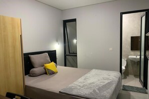 Chambre Double Standard | Espace de travail pour ordinateur portable, draps fournis