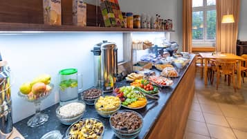Tägliches inbegriffenes Frühstücksbuffet