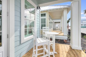 屋外ダイニングエリア