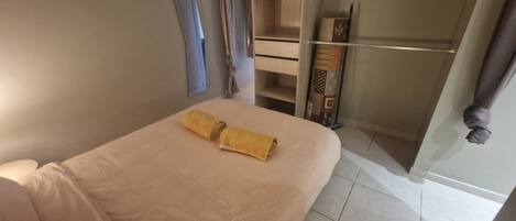 1 bedroom, iron/ironing board, free WiFi, bed sheets