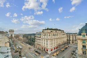 Beach - Champs Élysées (Paris)