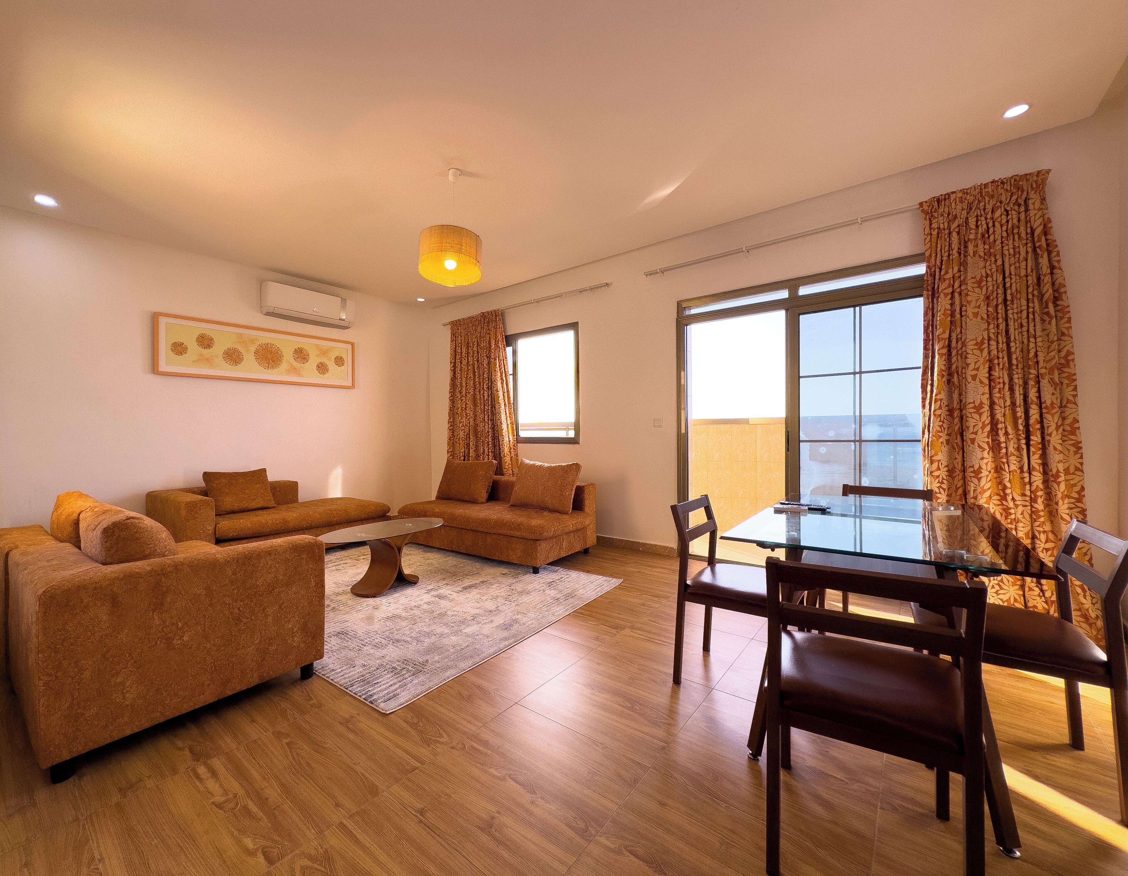 豪華套房 | 客廳 | 50 吋智能電視連衛星電視頻道、Netflix、串流服務