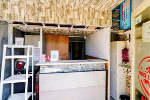 Reception - OYO Life 92874 Apartement Grand Sentraland Karawang By Red Dragon (Karawang)