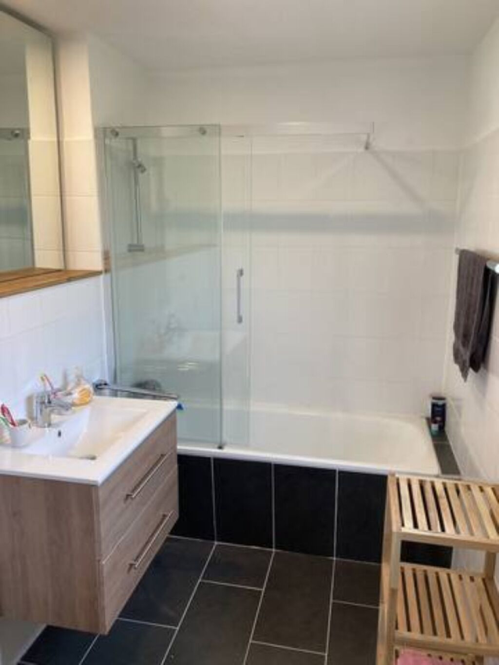 Dusche, Haartrockner, Seife, Toilettenpapier
