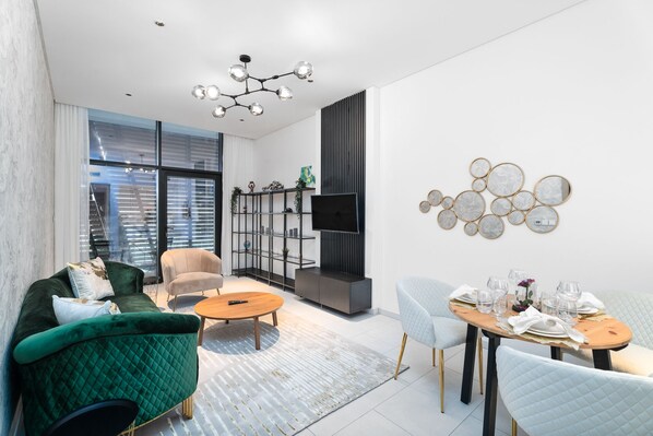 Elite Apartment | Living area | 42-inch Smart TV with cable channels - Nasma Holiday Homes - Marquise Tower (Dubai)