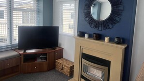 Chalet | Interior - Luxury 3 bed Caravan at Manor Park Pets go Free (King's Lynn)