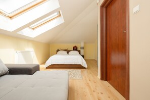 4 bedrooms, desk, iron/ironing board, free WiFi