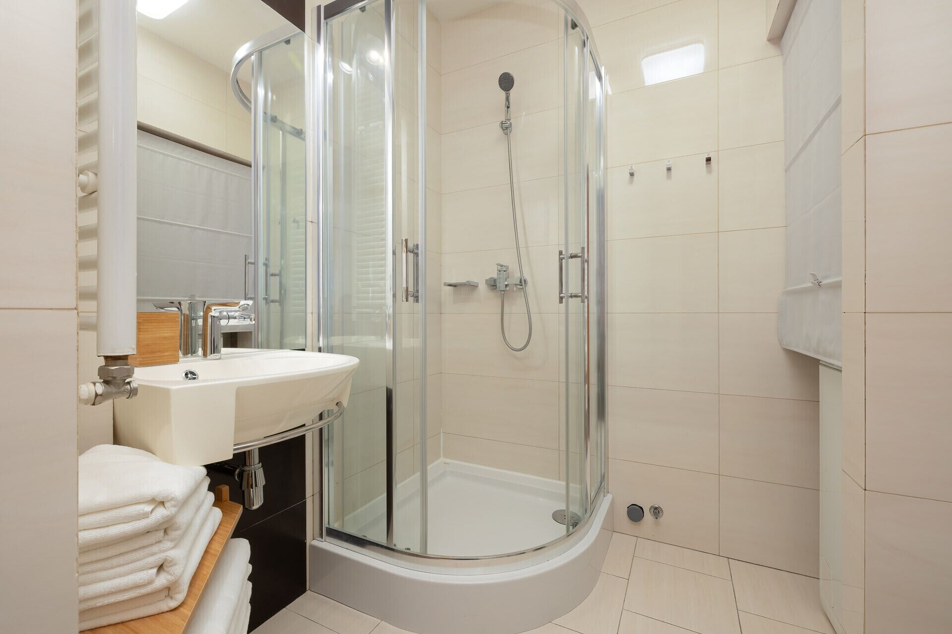 Shower, hair dryer, towels, toilet paper