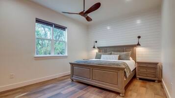 4 bedrooms, desk, laptop workspace, iron/ironing board