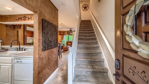 Condo, 2 phòng ngủ | Bếp riêng