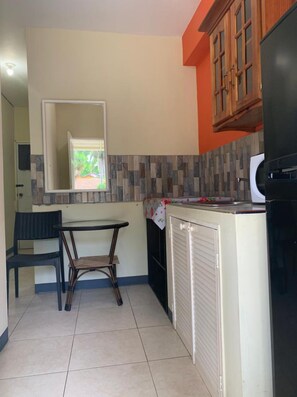 Apartment, 2 Bedrooms | Private kitchen | Fridge