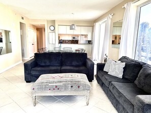 Condo, 3 Bedrooms | Living area