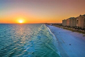 Condo, 2 habitaciones | Playa | Playa en los alrededores 