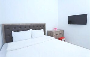 Escritorio, wifi gratis y ropa de cama