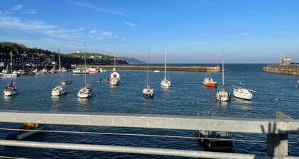 Stunning Apartment by The Leas, West End