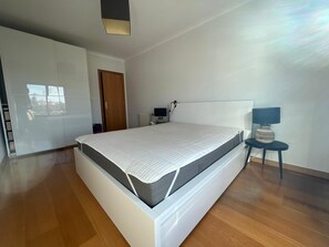 3 soverom, strykejern/-brett, wi-fi og sengetøy