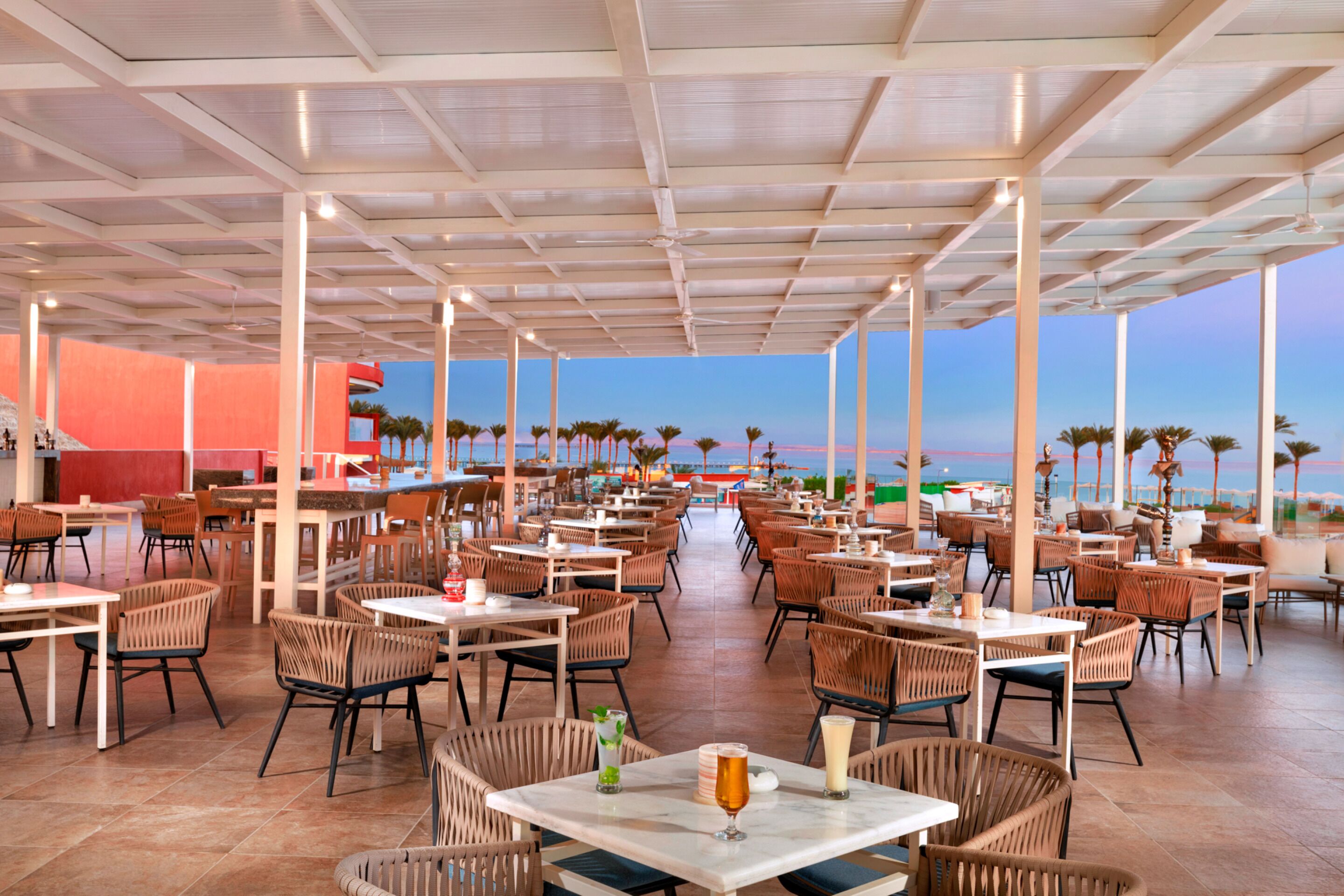 2 bares y bar en la playa