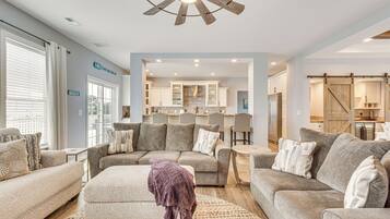 House (3 Bedrooms) | Interior