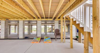 Private Beach & Deck: Bayfront Home in Hayes!