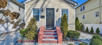 Charming Valley Stream Home: 24 Mi to Central Park