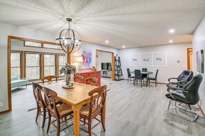 Dining - 'stay and Play' - Hot Springs Village Home! (Hot Springs Village)