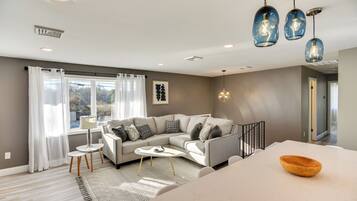 House (5 Bedrooms) | Interior