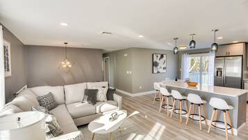 House (5 Bedrooms) | Interior