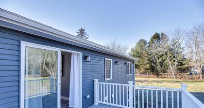 Pet-friendly South Kingstown Home: 5 Mi to Beach!